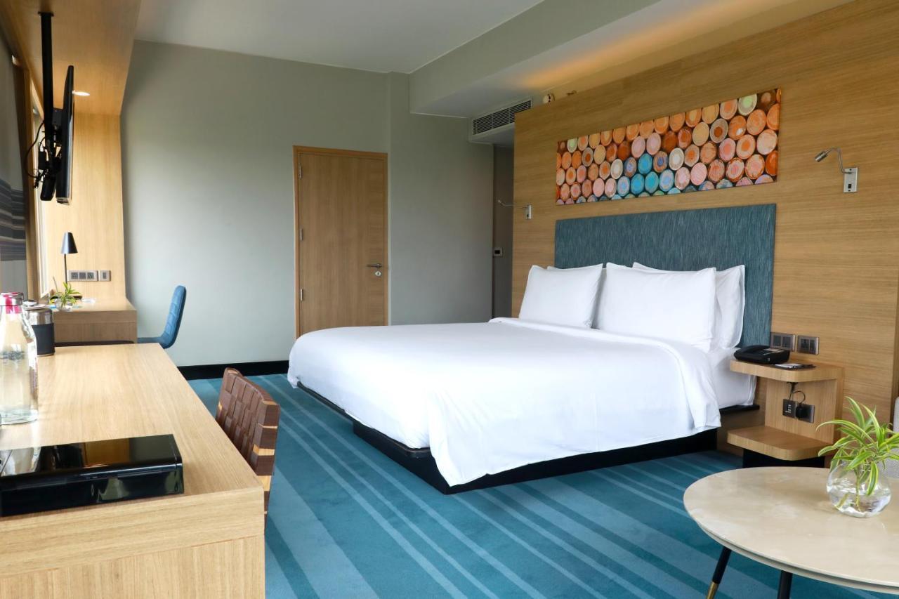Aloft Aerocity 5*