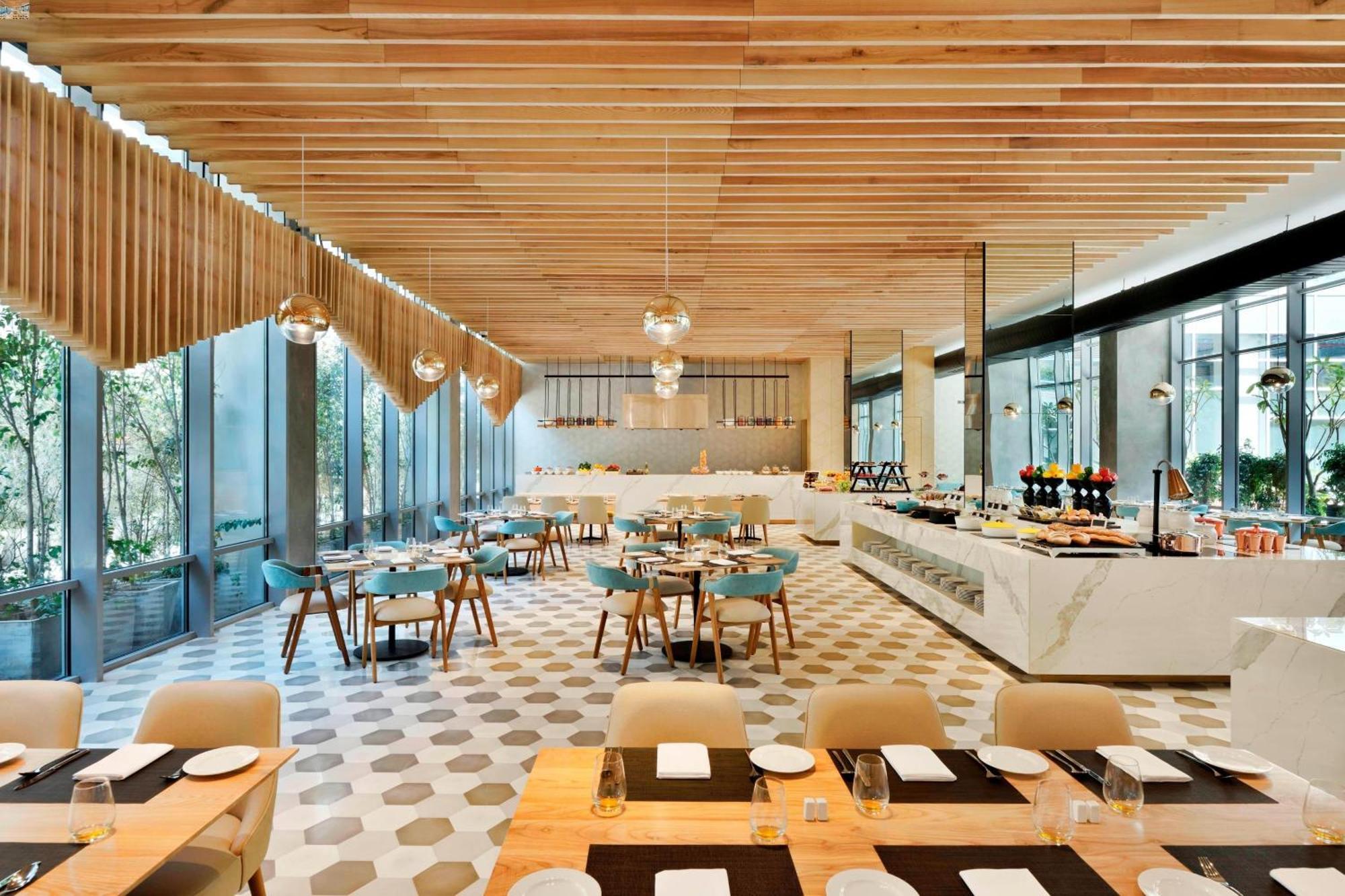 Aloft Aerocity Hotel 5*